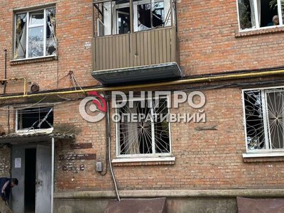 Сотні вибитих вікон та пошкоджені автівки: що відбувається на місці ворожої атаки у Дніпрі