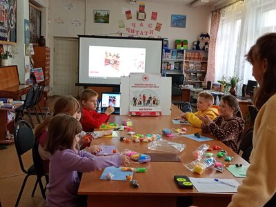 Гарбузики, привиди та кажани: у Шостці діти влаштували творчий Хелловін у бібліотеці
