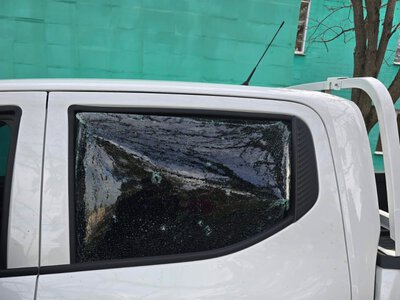 На Глухівщині російський FPV-дрон атакував автомобіль лісівника: чоловік дістав поранення + Фото