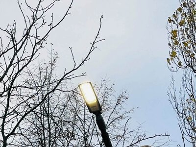 Чому в Кролевці вдень горять вуличні ліхтарі: комунальники перевіряють освітлення