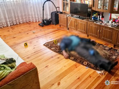 На Березнівщині чоловік під час застілля смертельно поранив знайомого: справу передали до суду