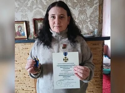 Сестра військового Віктора Цибульського отримала Комбатантський хрест