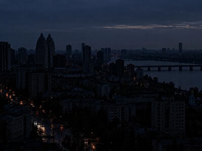 У Дніпрі ввели екстрені відключення світла: графіки не діють