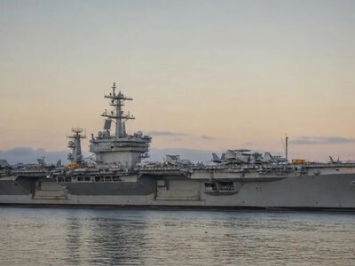 ВМС США почали звільнення моряка після стрибка з авіаносця — The Hill
