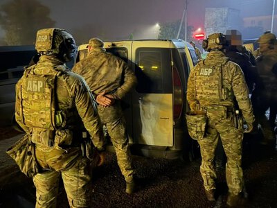 Змушували пораненого витягти кулю з ноги: ДБР затримало п'ятьох посадовців ТЦК