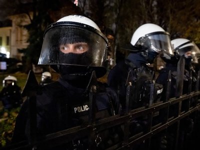 У Польщі — масштабний мітинг під Конституційним Судом. Опозиція каже про «державний переворот»