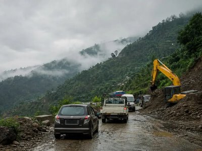 Зливи спричинили зсуви й перекрили дороги в Непалі — Kathmandu Post