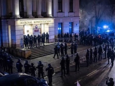 Відсторонення голови суду спричинило протести у Варшаві: що відбувається навколо Конституційного трибуналу
