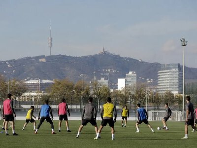Тренер Флік випробував нову лінію оборони Барселони — Interia Sport