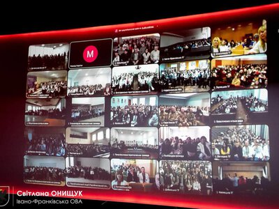 На Прикарпатті понад 5 тисяч людей читали «Каменярі» і встановили нацрекорд