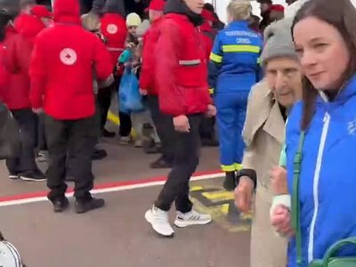 Евакуйовані з Олешок прибули до Білорусі: коли вони приїдуть до України