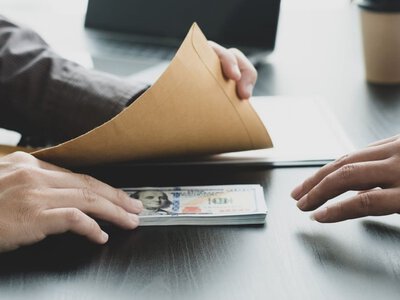 Посадовиця Нерубайської сільради отримала підозру у хабарництві