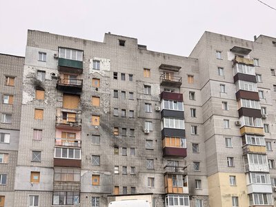 У Смілі отримали першу партію вікон для мешканців пошкодженої багатоповерхівки