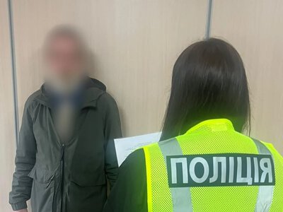 Літній чоловік виростив плантацію конопель у себе на городі на Харківщині