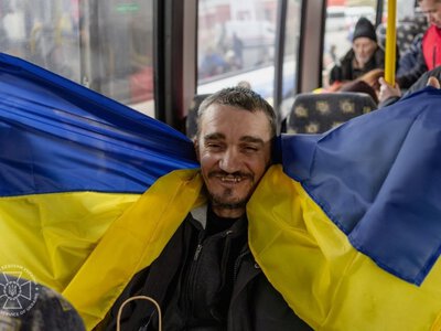 СБУ показала ексклюзивні фото повернення українців із тимчасово окупованого міста Олешки