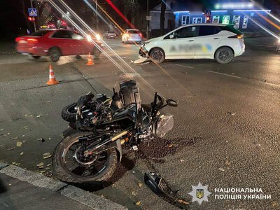 У Житомирі внаслідок ДТП травми отримав мотоцикліст: поліція встановлює обставини