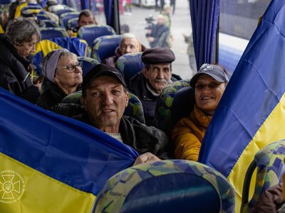СБУ показала ексклюзивні фото повернення українців із тимчасово окупованого міста Олешки
