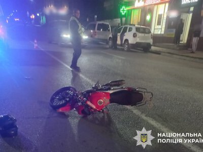У Кіцмані 13-річний мотоцикліст збив 17-річного пішохода